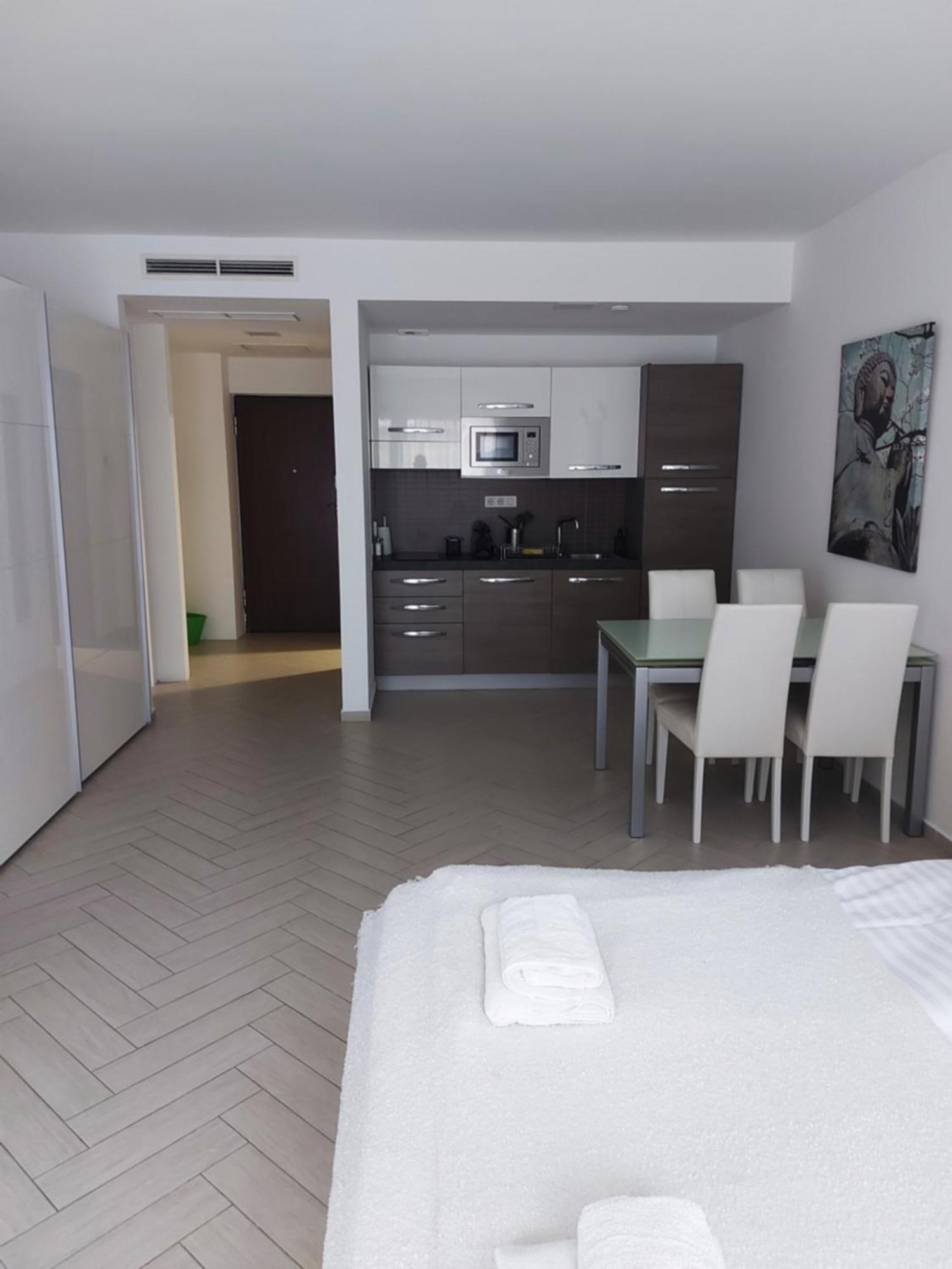 Smart Carrara Apartment